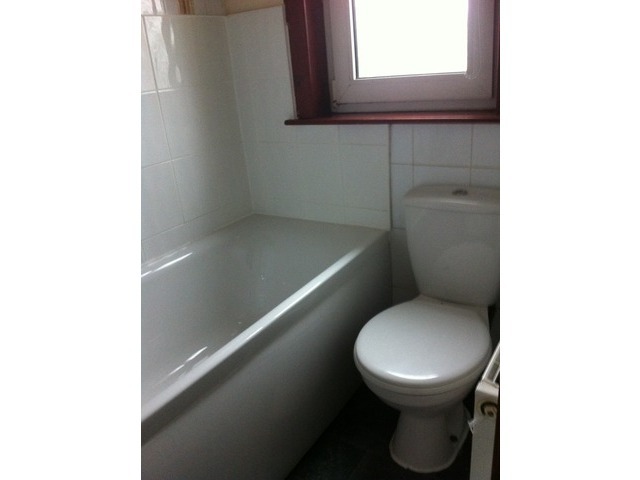  Image of 2 bedroom Flat to rent in Brown Street Carluke ML8 at Carluke South Lanarkshire South Lanarkshire, ML8 5DS