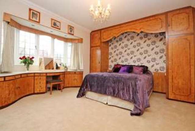  Image of 5 bedroom Property for sale in Browning Avenue Pokesdown Bournemouth BH5 at Browning Avenue Boscombe Manor Bournemouth, BH5 1NS