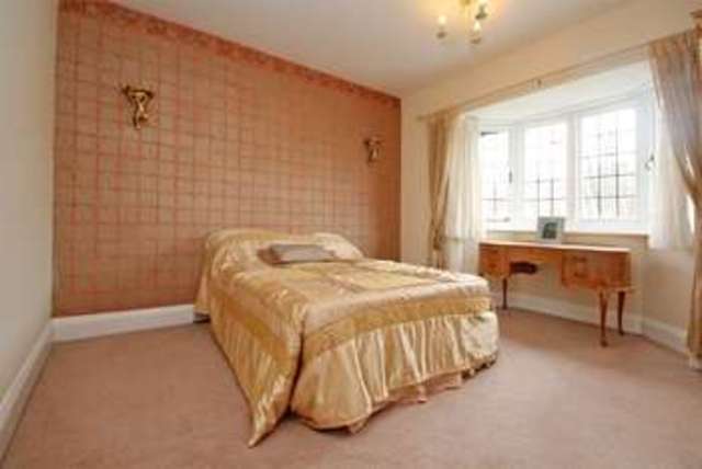  Image of 5 bedroom Property for sale in Browning Avenue Pokesdown Bournemouth BH5 at Browning Avenue Boscombe Manor Bournemouth, BH5 1NS
