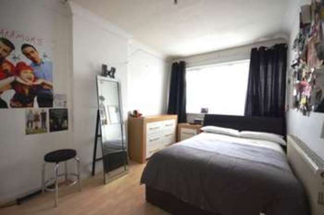  Image of 4 bedroom Detached house for sale in Brunel Road Starcross Exeter EX6 at Brunel Road  Exminster, EX6 8QJ