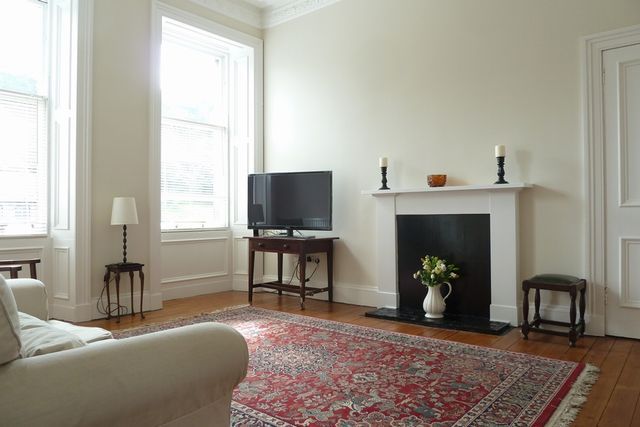  Image of 3 bedroom Flat to rent in Brunton Place Edinburgh EH7 at Calton Hill Edinburgh Edinburgh, EH7 5EJ