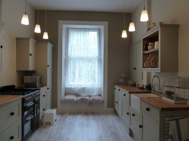  Image of 3 bedroom Flat to rent in Brunton Place Edinburgh EH7 at Calton Hill Edinburgh Edinburgh, EH7 5EJ