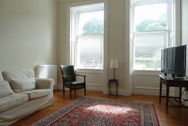  Image of 3 bedroom Flat to rent in Brunton Place Edinburgh EH7 at Calton Hill Edinburgh Edinburgh, EH7 5EJ
