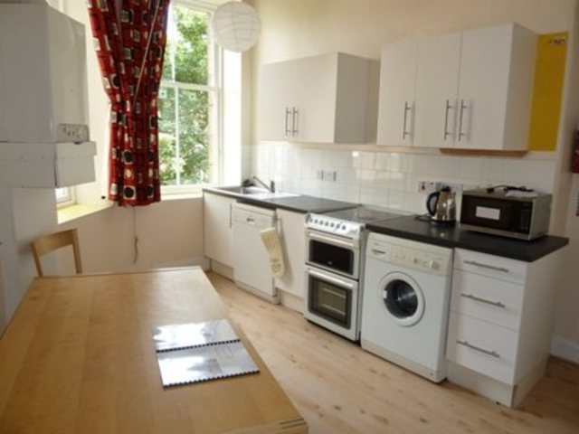  Image of 4 bedroom Flat to rent in Bruntsfield Gardens Edinburgh EH10 at Bruntsfield Edinburgh Edinburgh, EH10 4EA