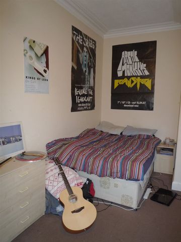  Image of 4 bedroom Flat to rent in Bruntsfield Gardens Edinburgh EH10 at Bruntsfield Edinburgh Edinburgh, EH10 4DY