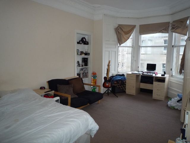  Image of 4 bedroom Flat to rent in Bruntsfield Gardens Edinburgh EH10 at Bruntsfield Edinburgh Edinburgh, EH10 4DY