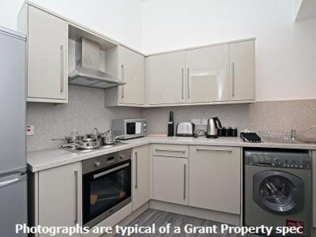  Image of 3 bedroom Flat to rent in Bruntsfield Place Edinburgh EH10 at Bruntsfield Edinburgh Edinburgh, EH10 4ER