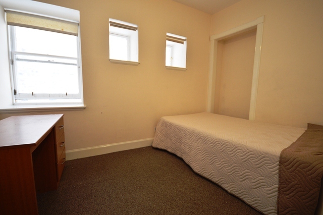  Image of 4 bedroom Flat to rent in Buccleuch Street Edinburgh EH8 at South Side Edinburgh Edinburgh, EH8 9LS