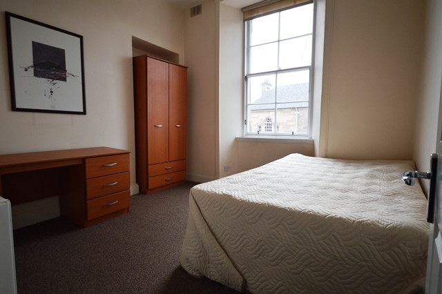  Image of 4 bedroom Flat to rent in Buccleuch Street Edinburgh EH8 at South Side Edinburgh Edinburgh, EH8 9LS