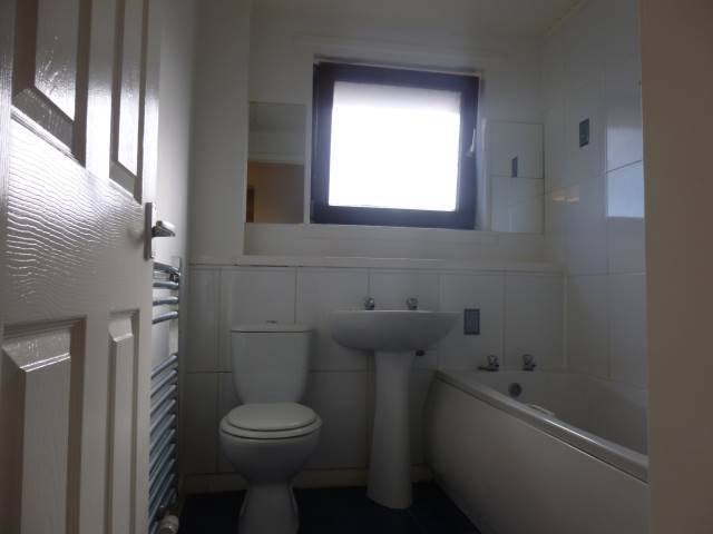  Image of 3 bedroom Flat to rent in Buchanan Street Edinburgh EH6 at Leith Walk Edinburgh Edinburgh, EH6 8SN