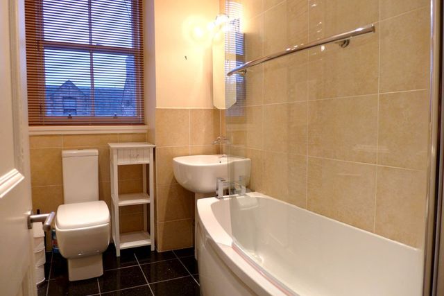  Image of 2 bedroom Flat to rent in Buckingham Terrace Edinburgh EH4 at Comely Bank Edinburgh Edinburgh, EH4 3AP