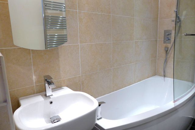  Image of 2 bedroom Flat to rent in Buckingham Terrace Edinburgh EH4 at Comely Bank Edinburgh Edinburgh, EH4 3AP