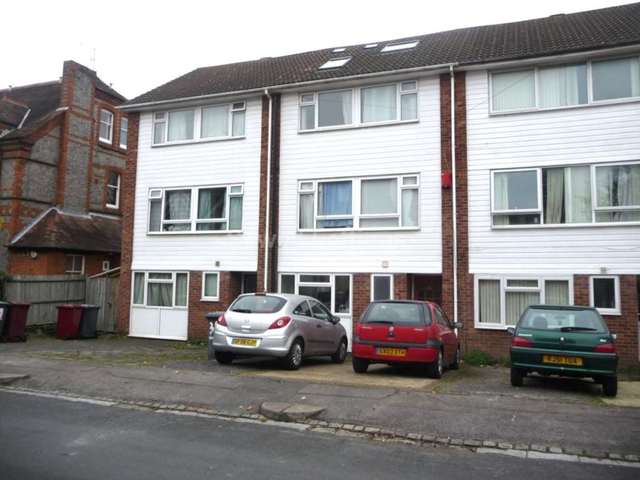  Image of 9 bedroom Detached house to rent in Bulmershe Road Earley Reading RG1 at Bulmershe Road  Reading, RG1 5RH