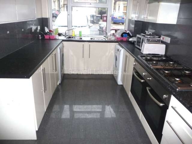  Image of 9 bedroom Detached house to rent in Bulmershe Road Earley Reading RG1 at Bulmershe Road  Reading, RG1 5RH