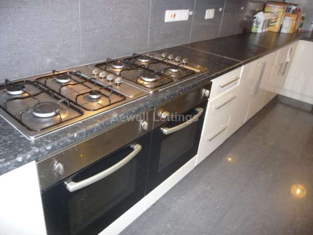  Image of 9 bedroom Detached house to rent in Bulmershe Road Earley Reading RG1 at Bulmershe Road  Reading, RG1 5RH