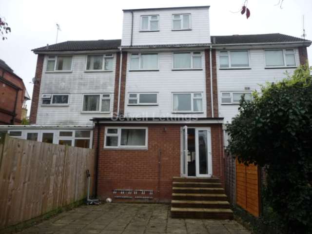  Image of 9 bedroom Detached house to rent in Bulmershe Road Earley Reading RG1 at Bulmershe Road  Reading, RG1 5RH