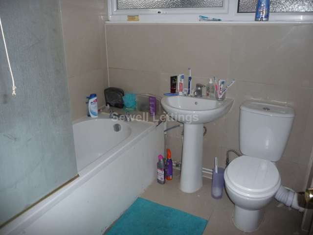  Image of 9 bedroom Detached house to rent in Bulmershe Road Earley Reading RG1 at Bulmershe Road  Reading, RG1 5RH