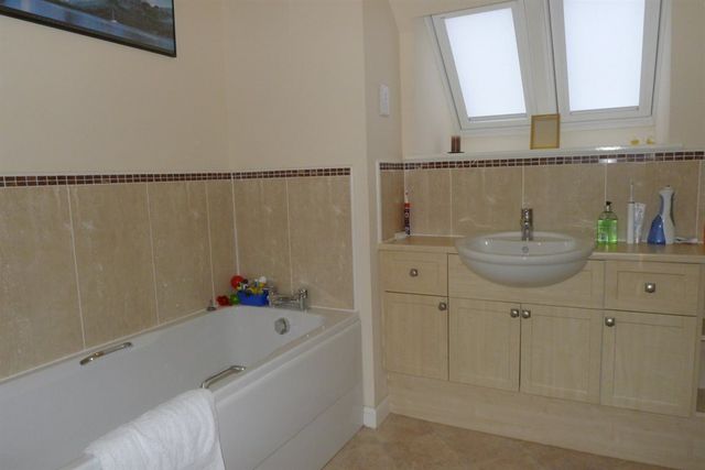  Image of 4 bedroom Detached house to rent in Burnbank Meadows Kinross KY13 at Kinross Perthshire Perthshire, KY13 8GE