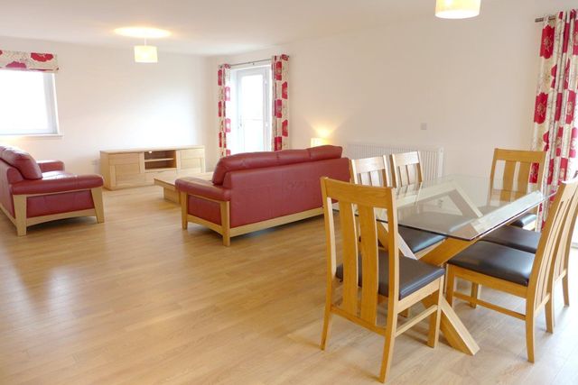  Image of 3 bedroom Flat to rent in Burnbrae Drive East Craigs Edinburgh EH12 at Corstorphine Edinburgh Edinburgh, EH12 8AS