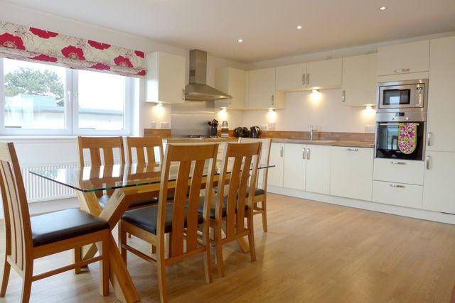  Image of 3 bedroom Flat to rent in Burnbrae Drive East Craigs Edinburgh EH12 at Corstorphine Edinburgh Edinburgh, EH12 8AS