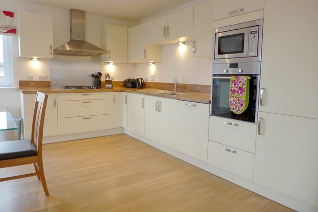  Image of 3 bedroom Flat to rent in Burnbrae Drive East Craigs Edinburgh EH12 at Corstorphine Edinburgh Edinburgh, EH12 8AS
