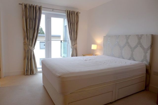  Image of 3 bedroom Flat to rent in Burnbrae Drive East Craigs Edinburgh EH12 at Corstorphine Edinburgh Edinburgh, EH12 8AS