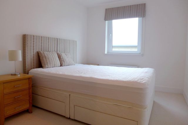  Image of 3 bedroom Flat to rent in Burnbrae Drive East Craigs Edinburgh EH12 at Corstorphine Edinburgh Edinburgh, EH12 8AS