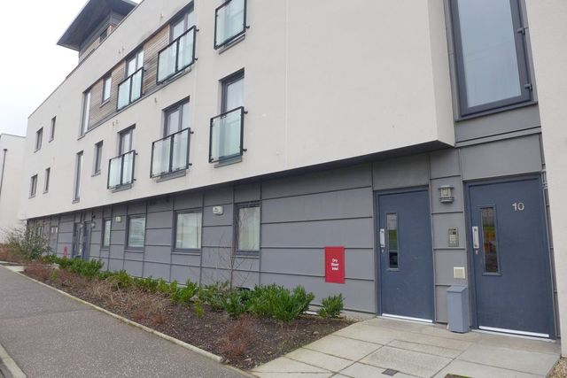  Image of 3 bedroom Flat to rent in Burnbrae Drive East Craigs Edinburgh EH12 at Corstorphine Edinburgh Edinburgh, EH12 8AS