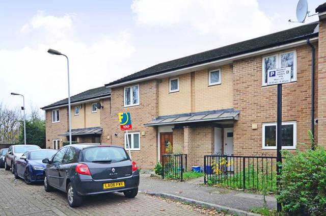  Image of 3 bedroom Detached house for sale in Buxhall Crescent London E9 at Buxhall Crescent  Hackney Wick, E9 5JU