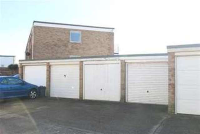  Image of Property to rent in Cliff Close Seaford BN25 at Seaford, BN25 1BN