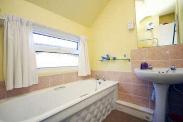  Image of 4 bedroom Cottage for sale in Old Romsey Road Cadnam Southampton SO40 at Cadnam Hampshire, SO40 2NP