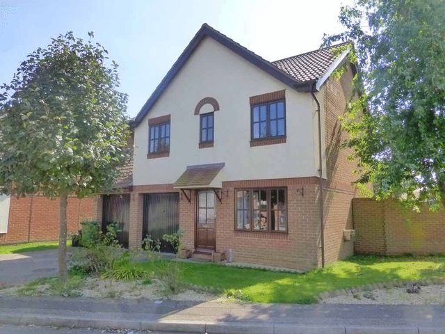  Image of 4 bedroom Detached house for sale in Biscay Gardens Caister-on-Sea Great Yarmouth NR30 at Biscay Gardens Caister-on-Sea Great Yarmouth, NR30 5TW