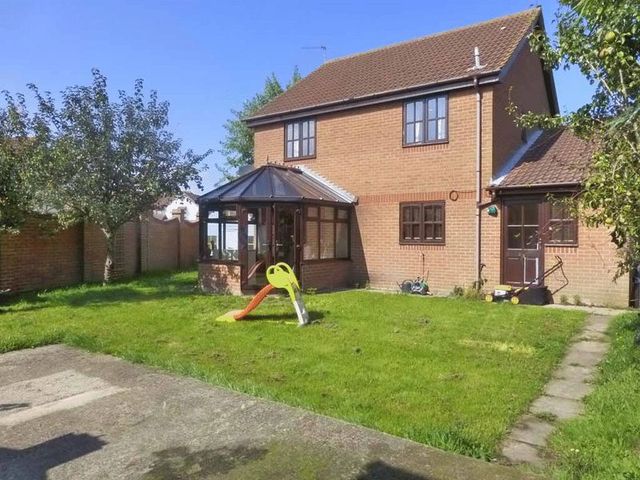  Image of 4 bedroom Detached house for sale in Biscay Gardens Caister-on-Sea Great Yarmouth NR30 at Biscay Gardens Caister-on-Sea Great Yarmouth, NR30 5TW