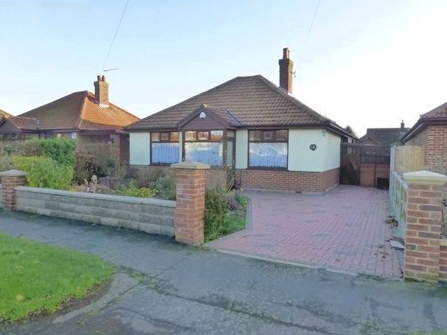  Image of 2 bedroom Detached house for sale in West Road Caister-on-Sea Great Yarmouth NR30 at West Road Caister-On-Sea Great Yarmouth, NR30 5AX