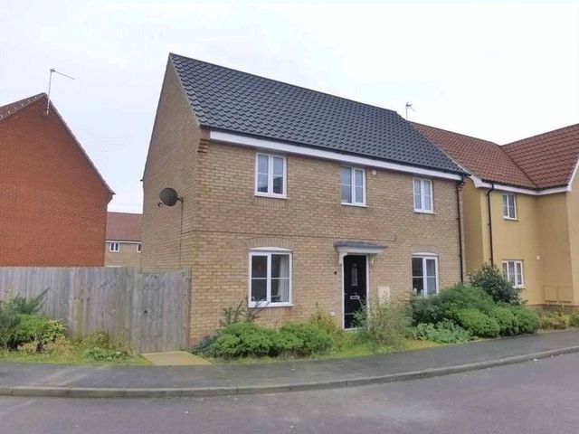 Image of 3 bedroom Detached house for sale in Great Close Caister-on-Sea Great Yarmouth NR30 at Charlock Close Caister-On-Sea Great Yarmouth, NR30 5BJ