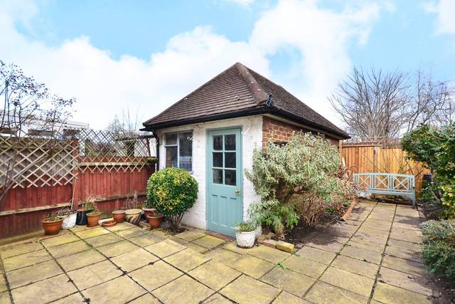  Image of 3 bedroom Detached house to rent in Caithness Road Mitcham CR4 at Caithness Road  Mitcham, CR4 2EW