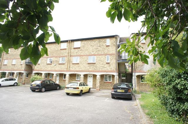  Image of 1 bedroom Flat for sale in Calvert Drive Pitsea Basildon SS13 at Calvert Drive  Basildon, SS13 1TB