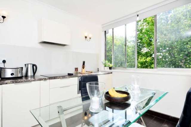  Image of 2 bedroom Apartment to rent in Cambridge Square London W2 at Cambridge Square Hyde Park London, W2 2PL