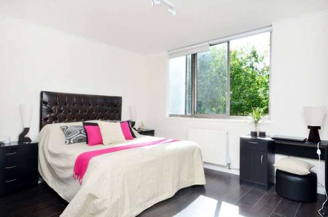  Image of 2 bedroom Apartment to rent in Cambridge Square London W2 at Cambridge Square Hyde Park London, W2 2PL