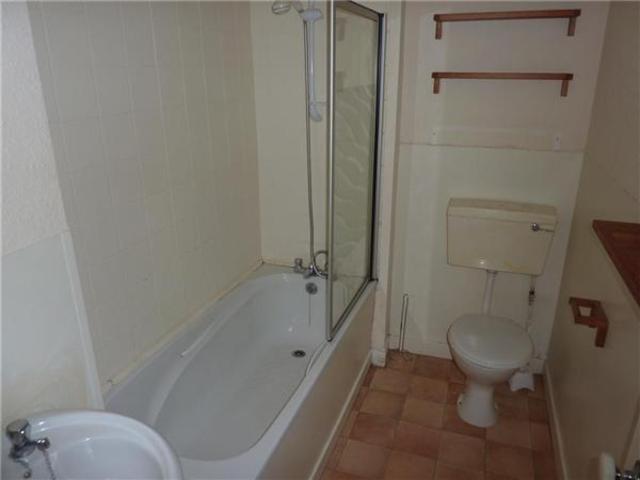  Image of 2 bedroom Flat to rent in Camphill Avenue Shawlands Glasgow G41 at Southside Glasgow Glasgow, G41 3AY