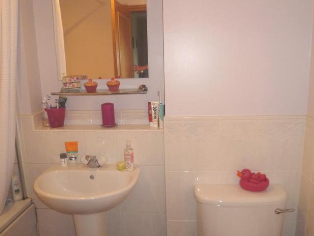  Image of 2 bedroom Flat to rent in Canon Byrne Glebe Kirkcaldy KY1 at Kirkcaldy Fife Fife, KY1 2RE