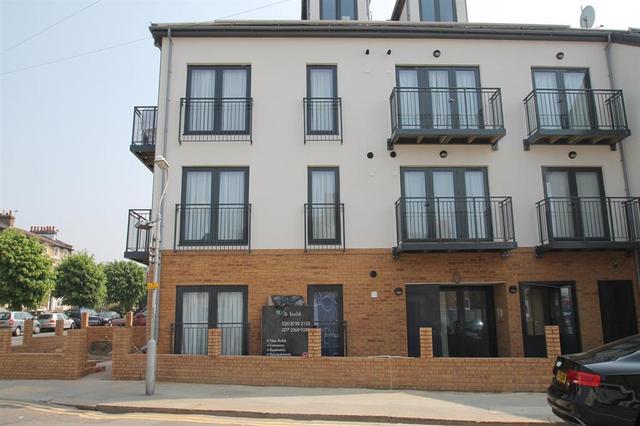  Image of 2 bedroom Flat to rent in Canterbury Road Croydon CR0 at Canterbury Road  CROYDON, CR0 3PY
