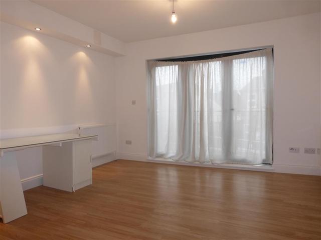  Image of 2 bedroom Flat to rent in Canterbury Road Croydon CR0 at Canterbury Road  CROYDON, CR0 3PY