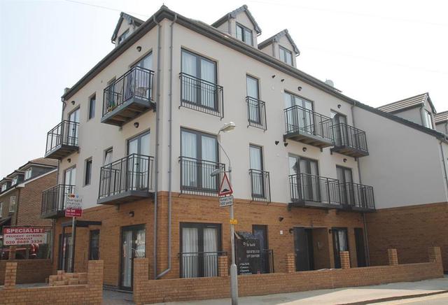  Image of 2 bedroom Flat to rent in Canterbury Road Croydon CR0 at Canterbury Road  CROYDON, CR0 3PY