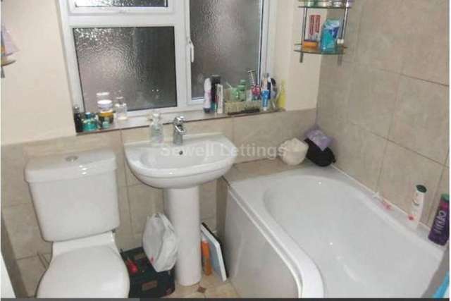  Image of 3 bedroom Detached house to rent in Cardigan Road Reading RG1 at Cardigan Road  Reading, RG1 5QL