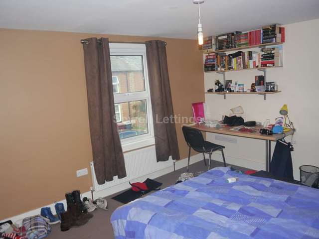  Image of 6 bedroom Detached house to rent in Carnarvon Road Reading RG1 at Carnarvon Rd  Reading, RG1 5SB