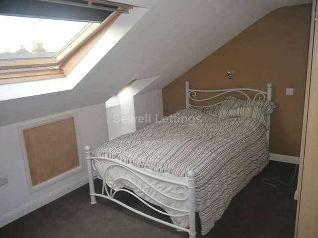  Image of 6 bedroom Detached house to rent in Carnarvon Road Reading RG1 at Carnarvon Rd  Reading, RG1 5SB