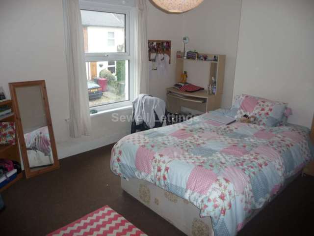 Image of 6 bedroom Detached house to rent in Carnarvon Road Reading RG1 at Carnarvon Road  Reading, RG1 5SD