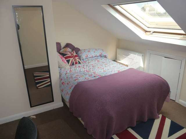  Image of 6 bedroom Detached house to rent in Carnarvon Road Reading RG1 at Carnarvon Road  Reading, RG1 5SD
