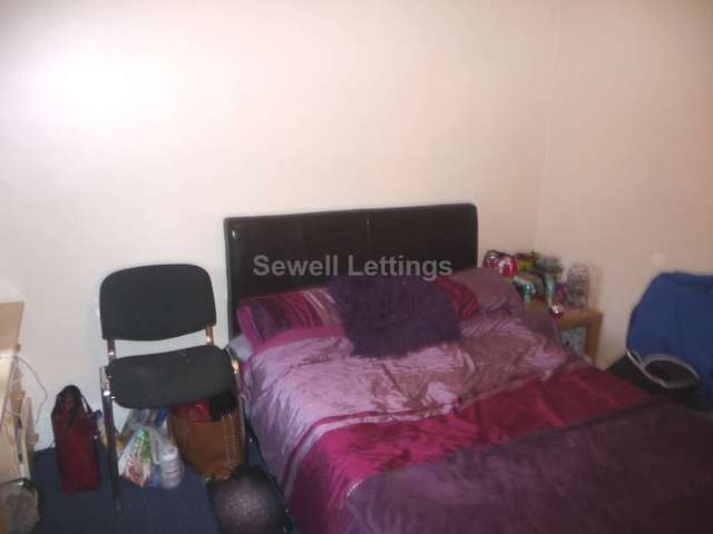  Image of 6 bedroom Detached house to rent in Carnarvon Road Reading RG1 at Carnarvon Road  Reading, RG1 5SB